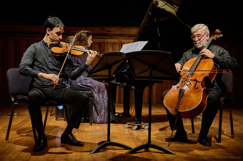 2026-05-03-trio-mujan-manzano-romero-0116.jpg